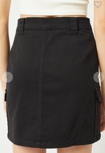 5 button skirt Black